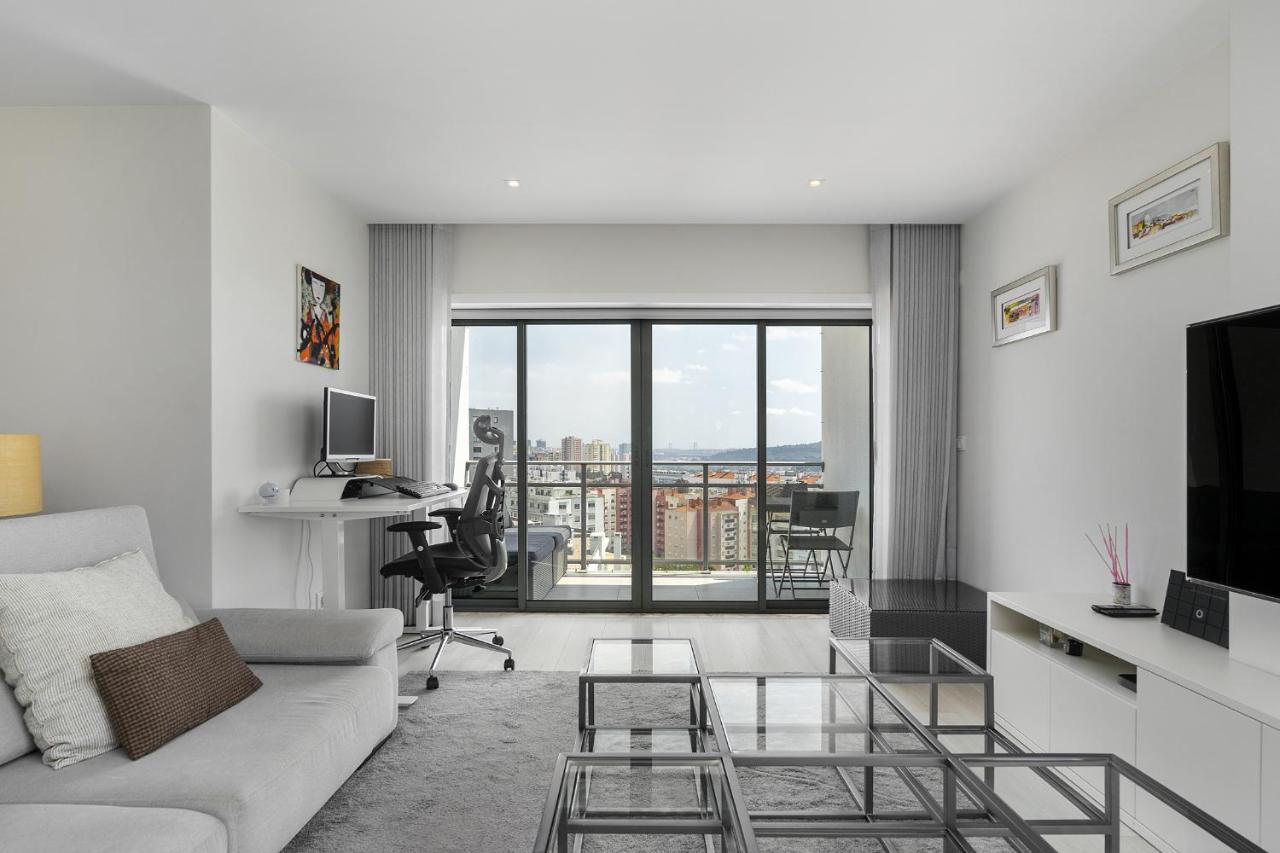 Whome Family Condo - Urban Retreat With Parking, Ac, Elevator In Great Location Lisbon Luaran gambar