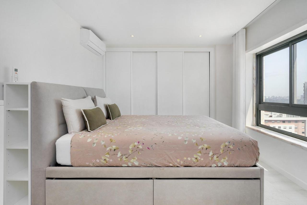 Whome Family Condo - Urban Retreat With Parking, Ac, Elevator In Great Location Lisbon Luaran gambar