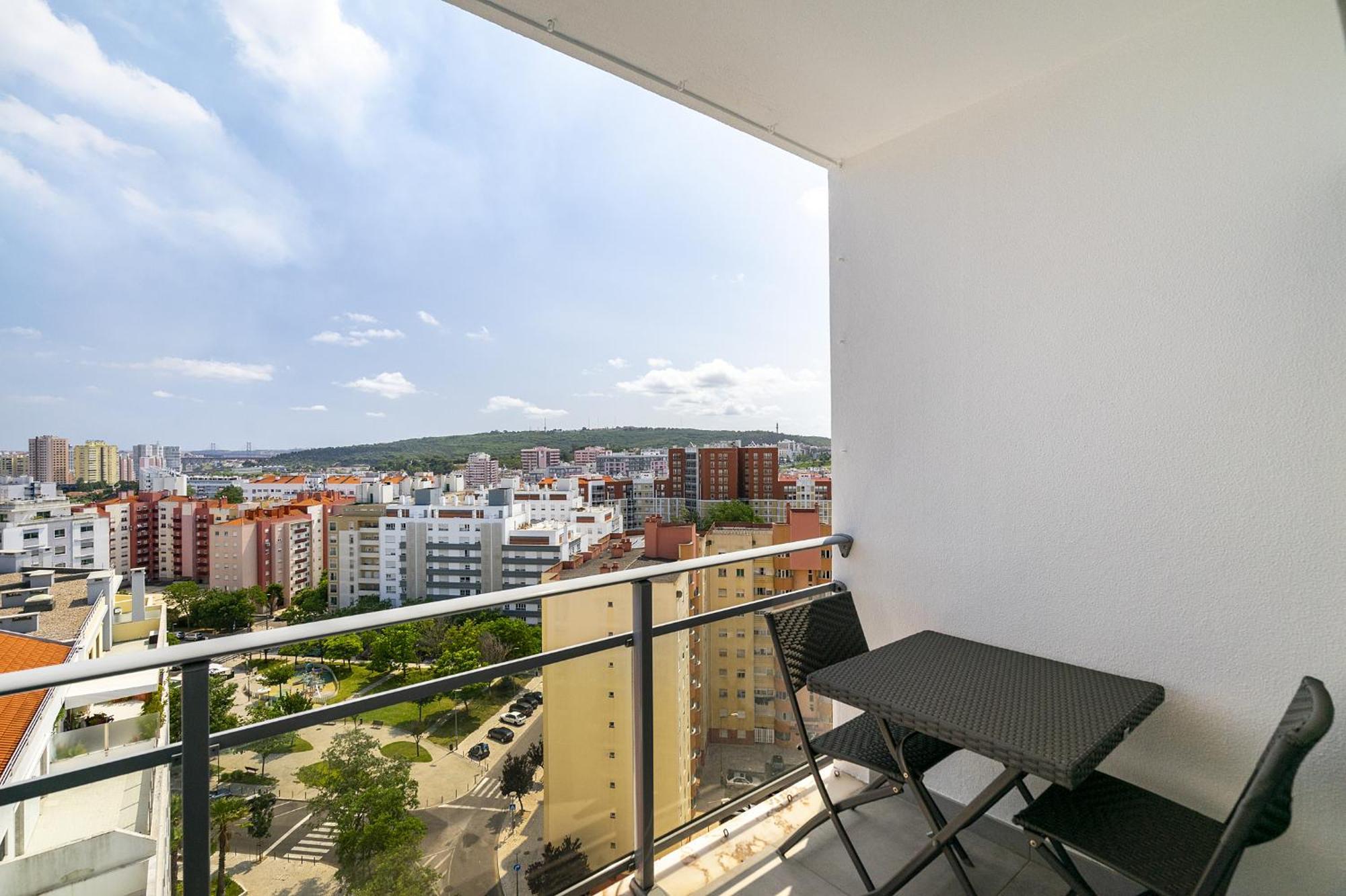 Whome Family Condo - Urban Retreat With Parking, Ac, Elevator In Great Location Lisbon Luaran gambar